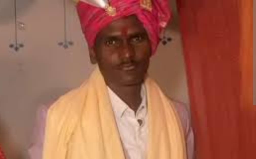 सेहरा बांधे मंदिर में इंतजार करता रहा दूल्हा, प्रेमी संग रफूचक्कर हुई दुल्हन