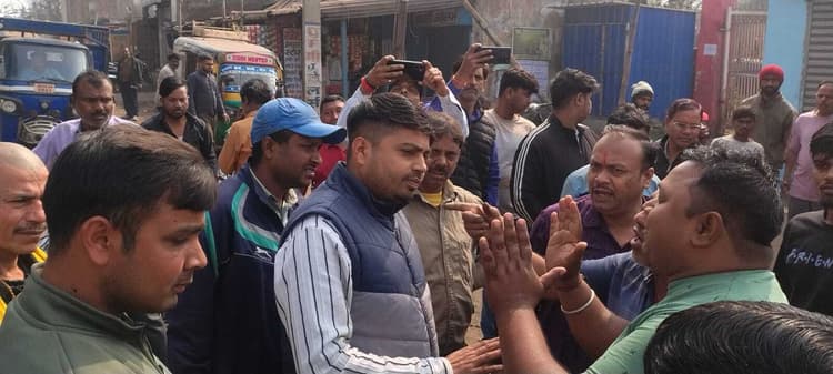 Dhanbad News : लोयाबाद में प्रतिबंधित प्लास्टिक किया जब्त, जुर्माना