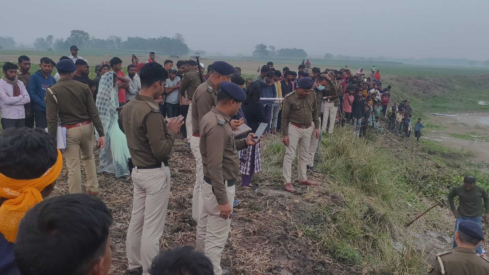 चांदपुर कोसी नदी किनारे से किशोर का शव बरामद, जहर देकर हत्या का आरोप