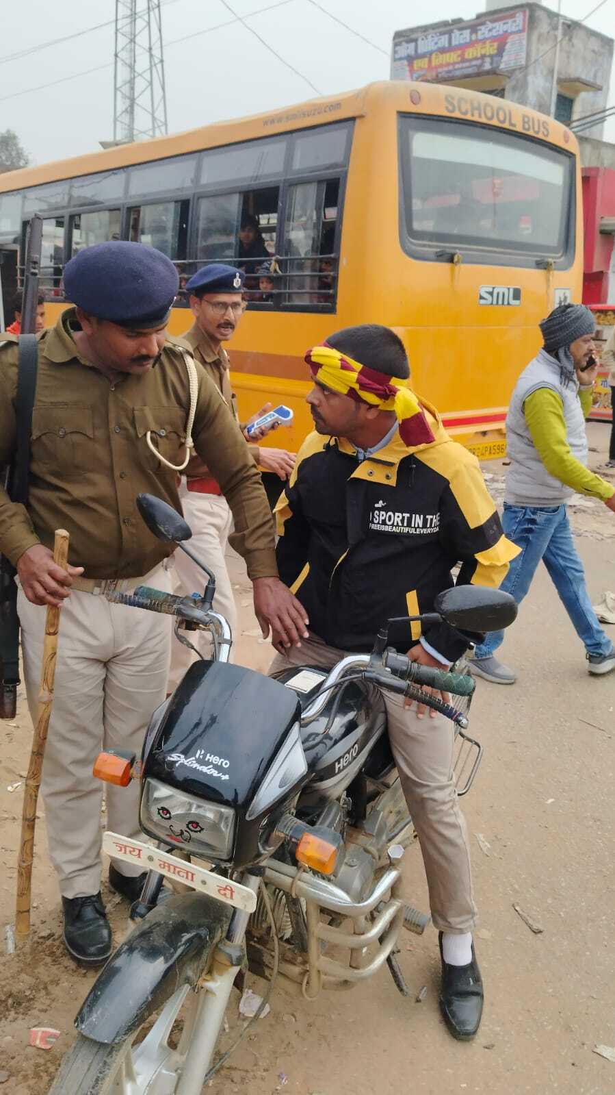 12 बाइक चालकों से वसूला गया जुर्माना