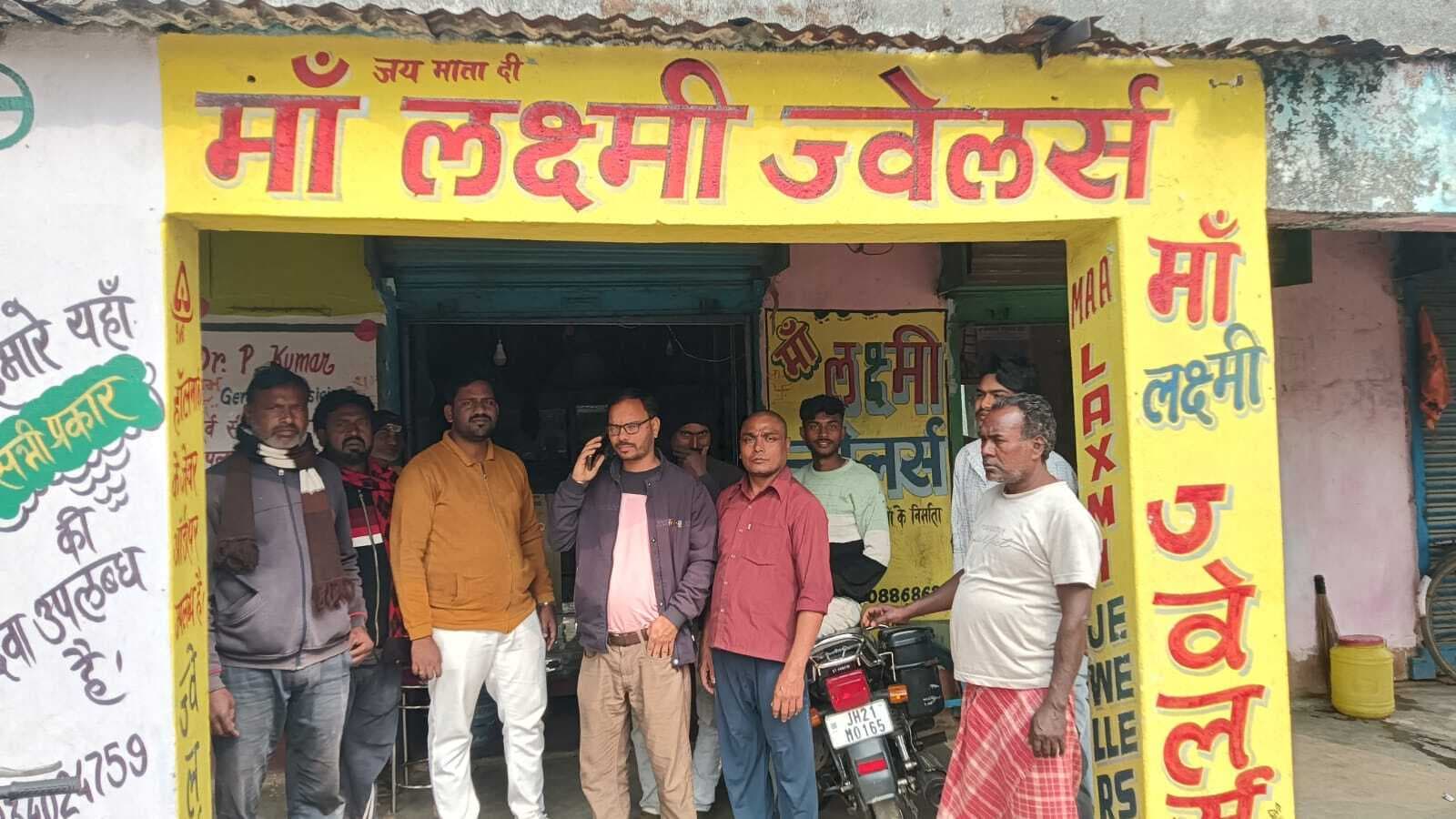 करमाटांड़ : मां लक्ष्मी ज्वेलर्स दुकान में वेंटिलेटर तोड़कर चोरी का प्रयास