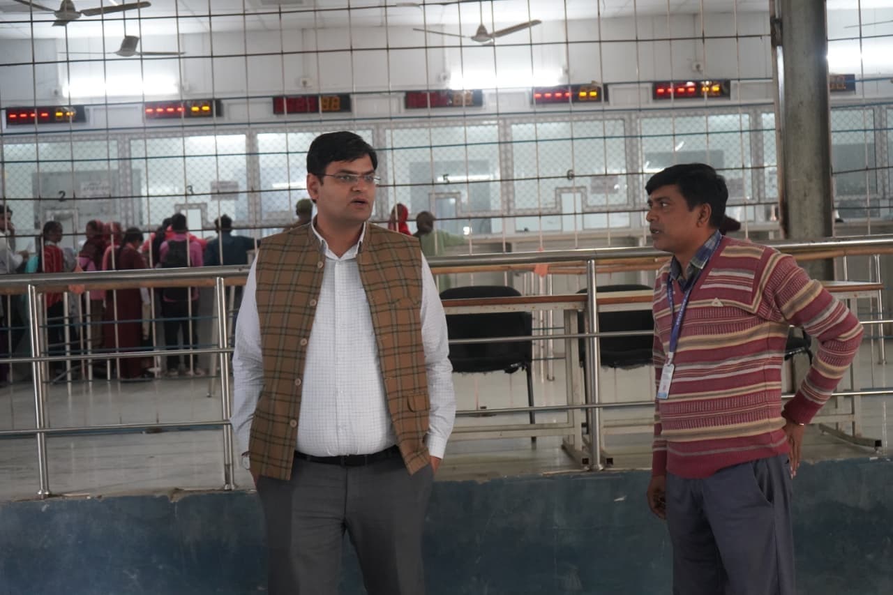 आवेदकों से करें सहयोगात्मक व्यवहार : डीएम