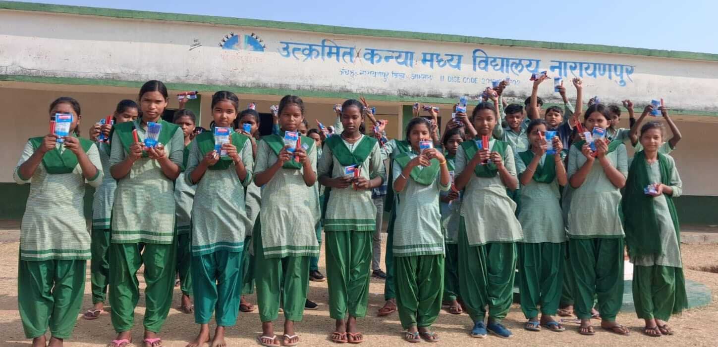 मुरलीपहाड़ी : कन्या मवि की छात्राओं को मिला शैक्षणिक किट