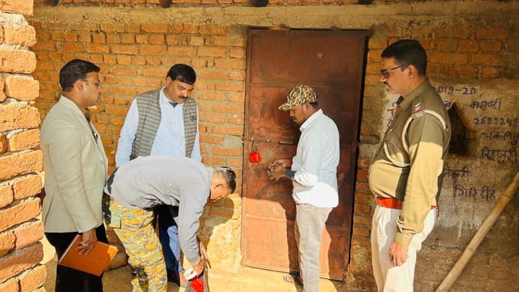 Giridih News :25 लाख रुपये कीमत का 50 टन अवैध माइका जब्त