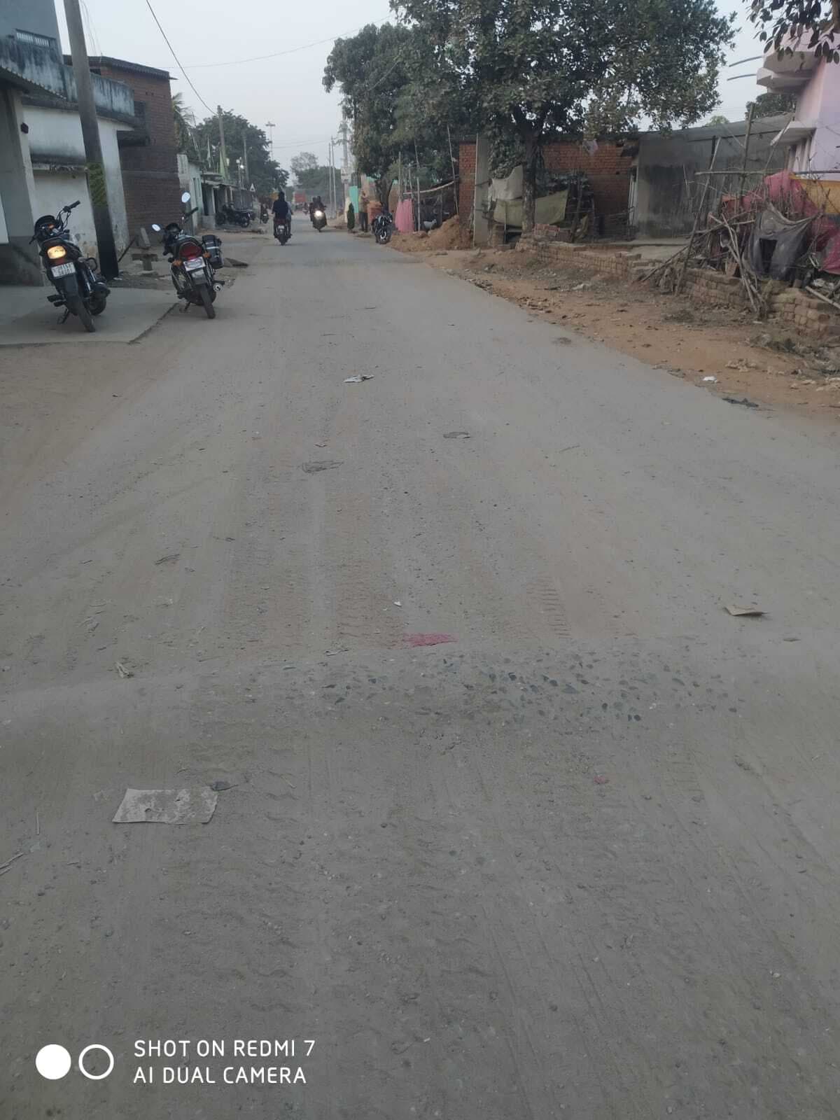 Giridih News :तीन किमी सड़क पर हैं तीन दर्जन ब्रेकर, परेशानी