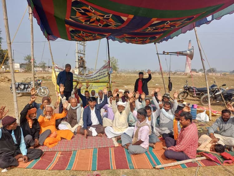 किसानों का अनिश्चितकालीन धरना 12वें दिन भी जारी