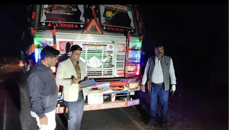 Giridih News :35 टन कोयला लदा ट्रक जब्त