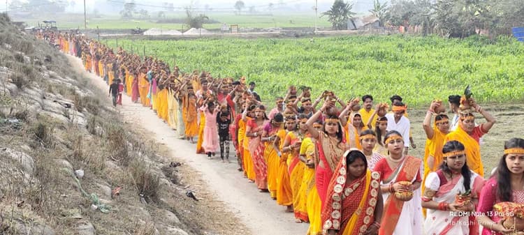 कीर्तन सह अष्टयाम को लेकर काली मंदिर परिसर से निकाली गयी भव्य कलश यात्रा