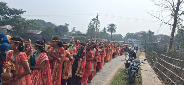 हनुमान मंदिर की वर्षगांठ के अवसर पर 1000 कन्याओं ने निकाली कलश यात्रा