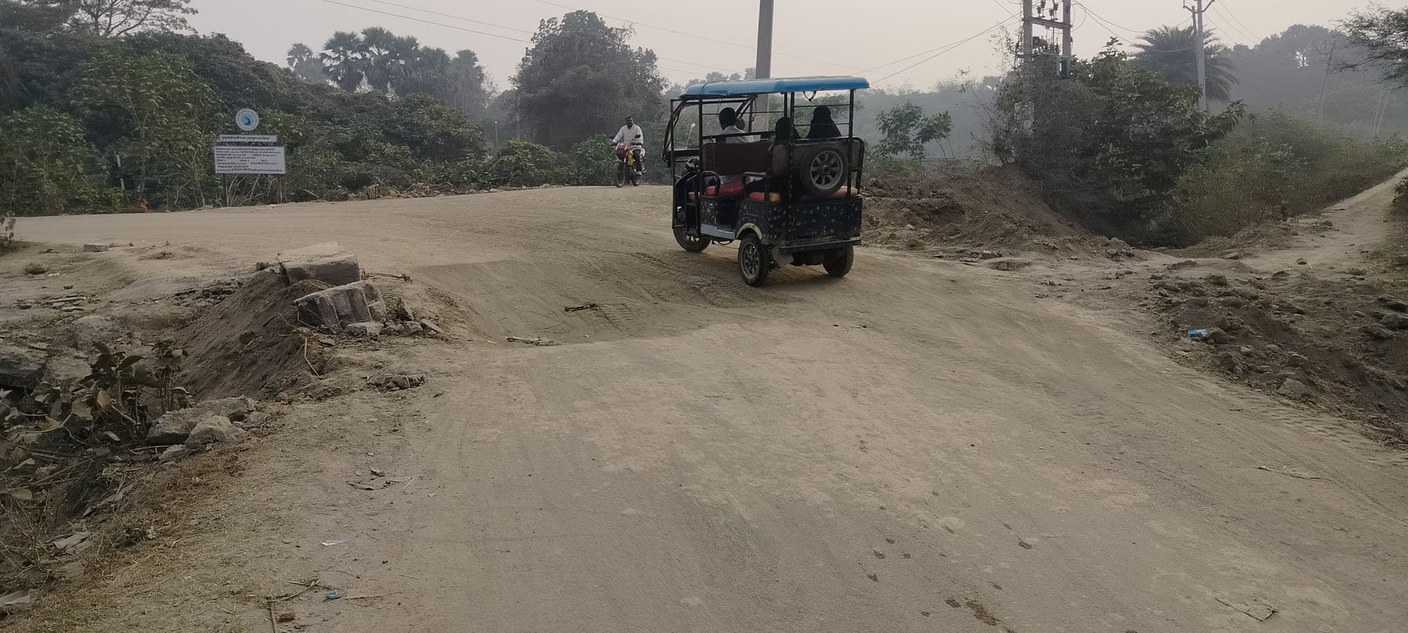 माणिकपुर-सूर्यगढ़ा पीडब्ल्यूडी सड़क पर गड्ढा बना जानलेवा