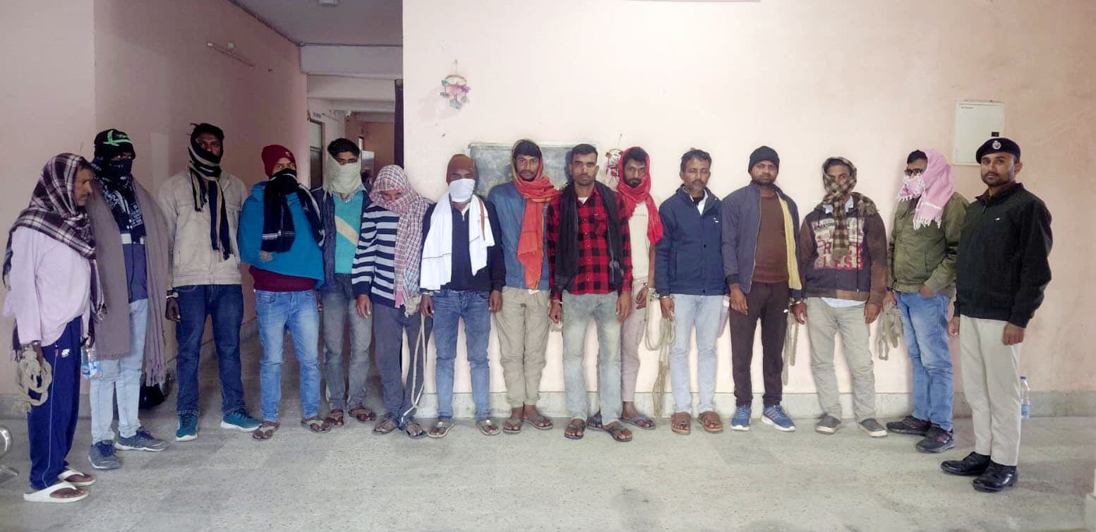 अलग-अलग जगहों से तीन तस्कर व 11 शराबी गिरफ्तार