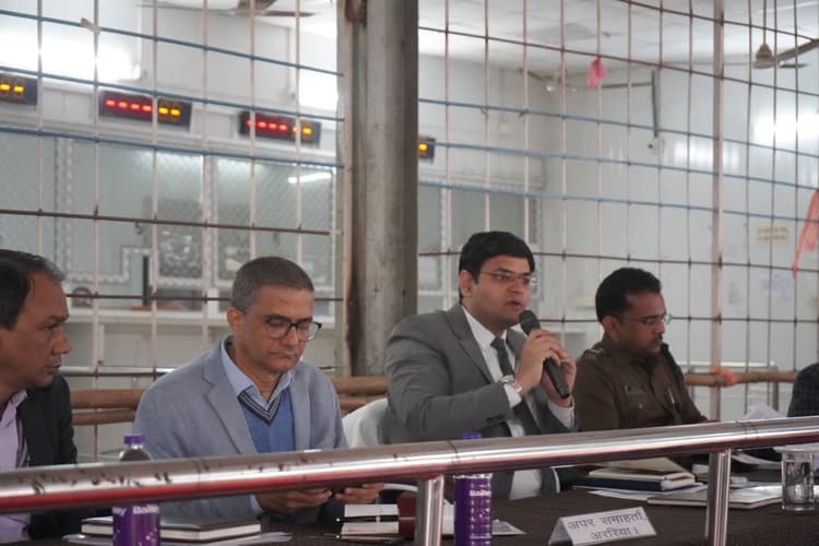 इंटरमीडिएट परीक्षा को शांतिपूर्ण संपन्न कराएं : डीएम