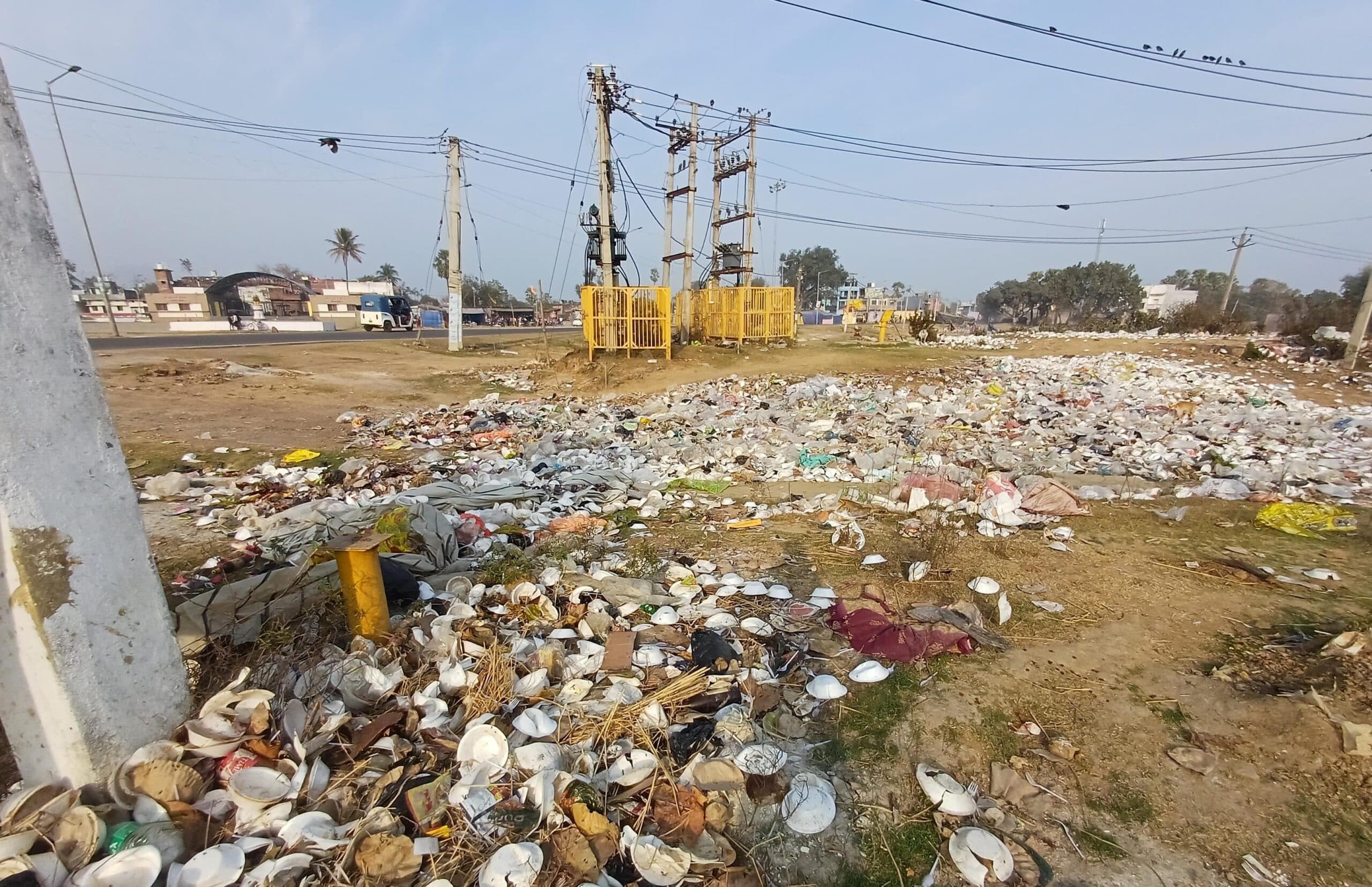 बौंसी मेला खत्म, मैदान बना कूड़ाघर