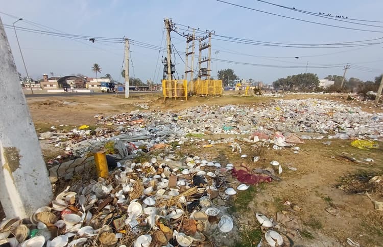 बौंसी मेला खत्म, मैदान बना कूड़ाघर