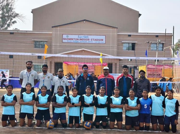 East singhbhum volleyball team into semifinal : पूर्वी सिंहभूम जिला वॉलीबॉल की टीम सेमीफाइनल में