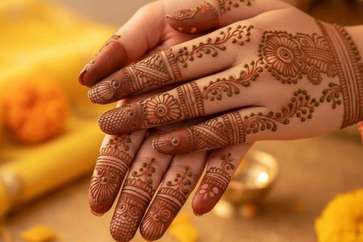 finger mehndi design