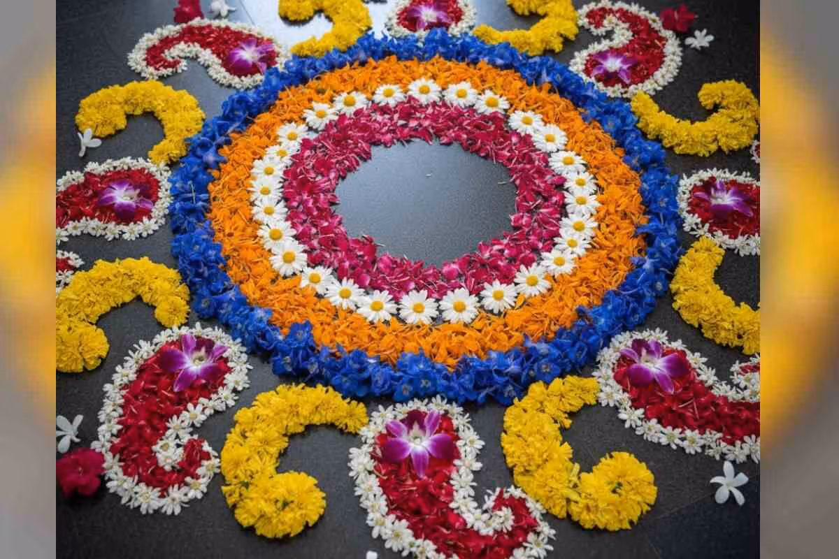 Flower Rangoli Design Ideas: सरस्वती पूजा पर फूलों से बनाएं ये सुंदर रंगोली डिजाइन