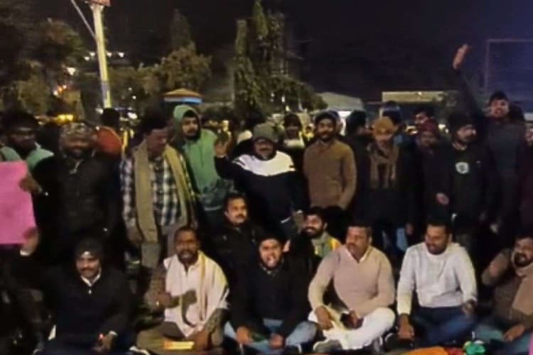 NEET की छात्रा की मौत पर पटना में उबाल! शव लेकर सड़क पर उतरे परिजन, दुष्कर्म के बाद मर्डर का आरोप