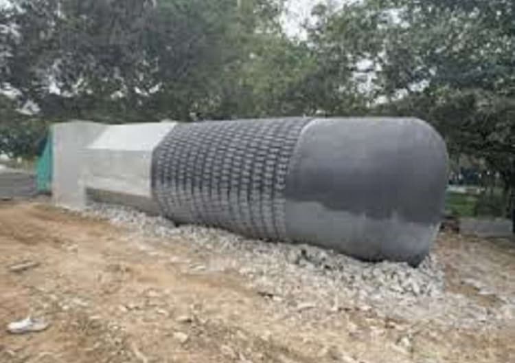 Bihar News: चंपारण में 17 को होगी सबसे बड़े शिवलिंग की स्थापना, जलाभिषेक के लिए इन जगहों से आयेगा गंगाजल