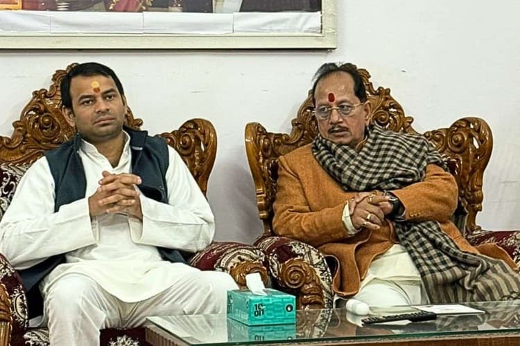 NDA में जाएंगे तेजप्रताप यादव? विजय सिन्हा के दही-चूड़ा भोज में बोले- समय पर सब साफ हो जाएगा...