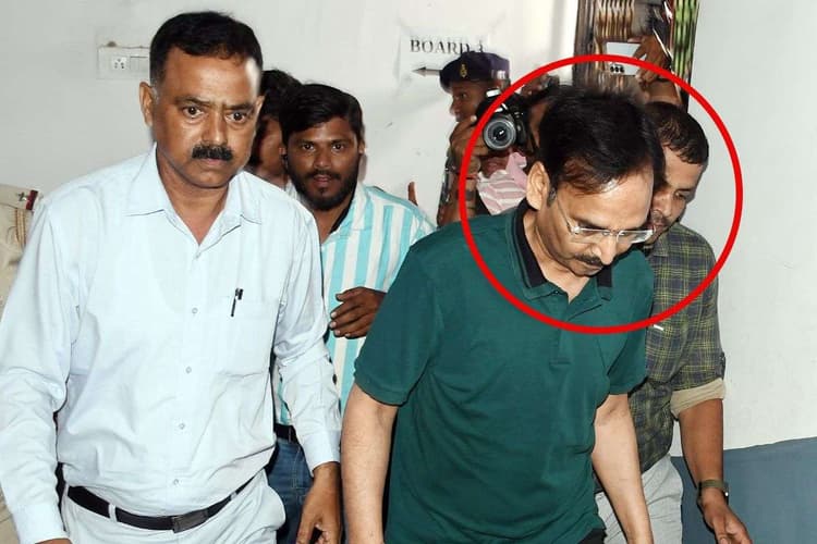 Land Scam : विनय चौबे के डीसी रहते हजारीबाग में हुआ 5000 एकड़ का जमीन घोटाला