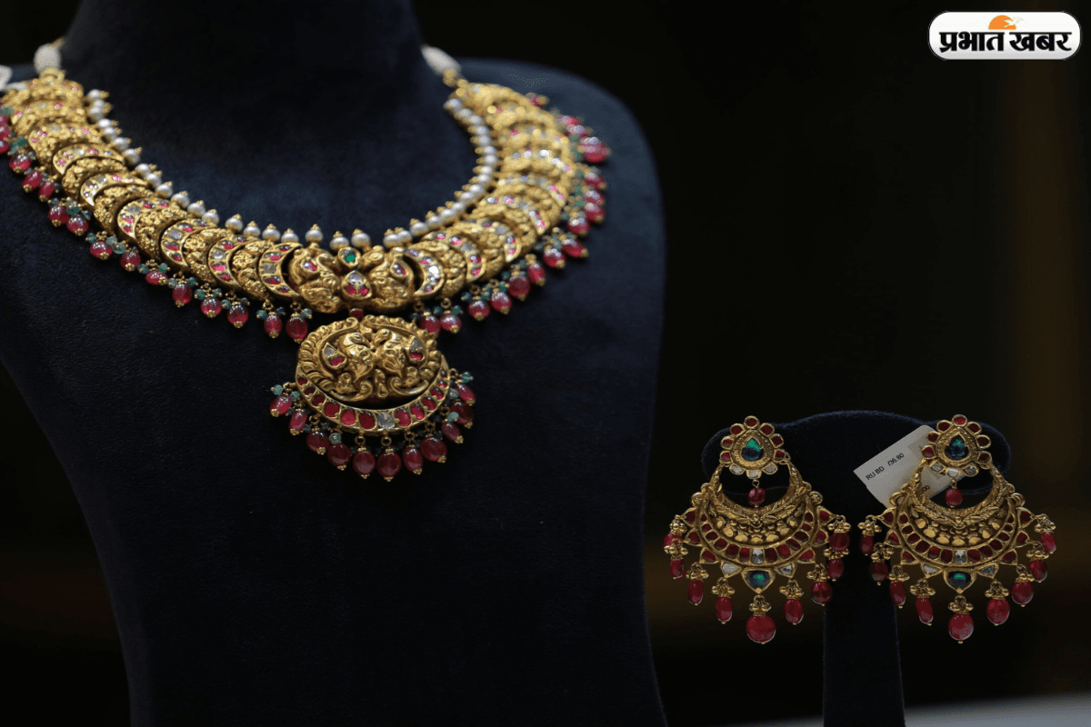 वैलेंटाइन डे पर पार्टनर को देना है गिफ्ट? पहले चेक करें आज सोने-चांदी के रेट्स