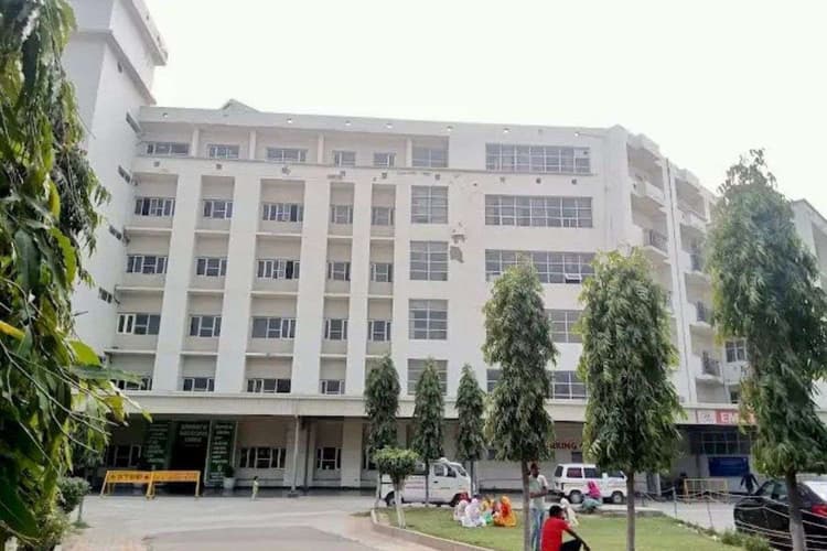 अलफलाह यूनिवर्सिटी के चेयरमैन जावद अहमद सिद्दीकी गिरफ्तार