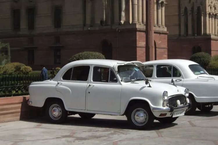 मंत्री से लेकर अफसर तक की पहली पसंद थी Ambassador, फिर क्यों सड़कों से हो गई गायब?