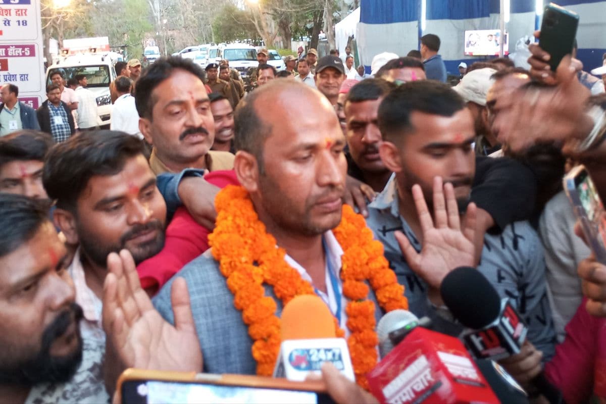 अरविंद कुमार राणा बनें हजारीबाग के नये मेयर, सभी 36 वार्ड के विजेताओं का देखें नाम अरविंद कुमार राणा बनें हजारीबाग के नये मेयर, सभी 36 वार्ड के विजेताओं का देखें नाम