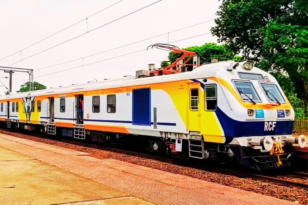 आसनसोल-बोकारो के बीच दौड़ी मेमू ट्रेन, अश्विनी वैष्णव ने दिखायी हरी झंडी