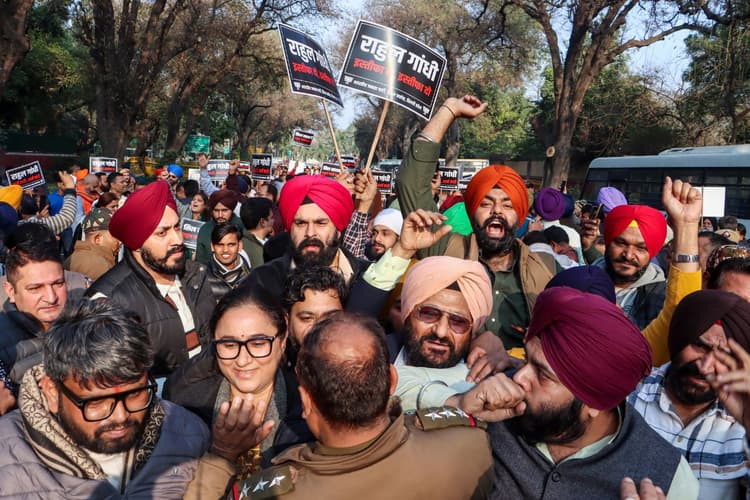 राहुल गांधी के गद्दार वाले बयान पर बवाल, विरोध में सड़क पर उतरी बीजेपी