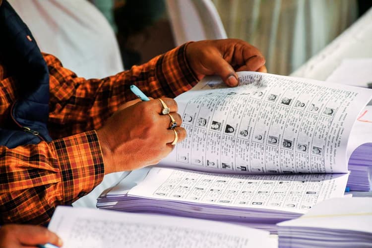 SIR के बाद बंगाल में वोटर लिस्ट का प्रकाशन शुरू, ECI ने 7.08 करोड़ वोटर को 3 कैटेगरी में बांटा