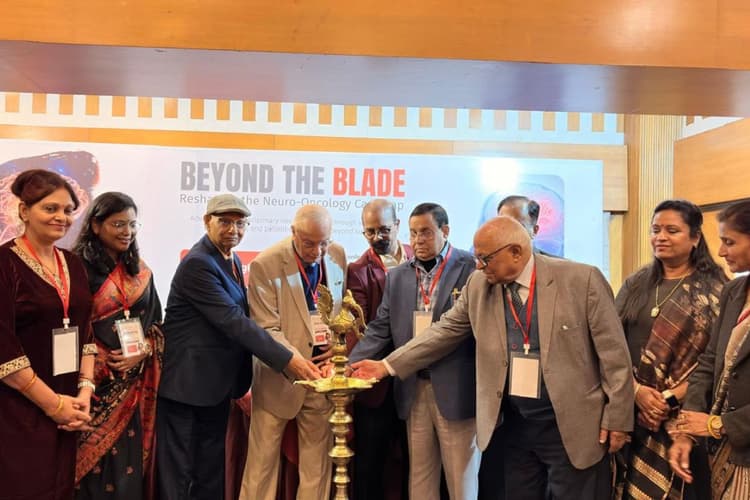 बियोन्ड द ब्लेड सम्मेलन में न्यूरो ऑन्कोलॉजी के आधुनिक इलाज पर मंथन, डॉक्टरों ने टारगेटेड थैरेपी को पारंपरिक कीमोथेरेपी से बताया बेहतर