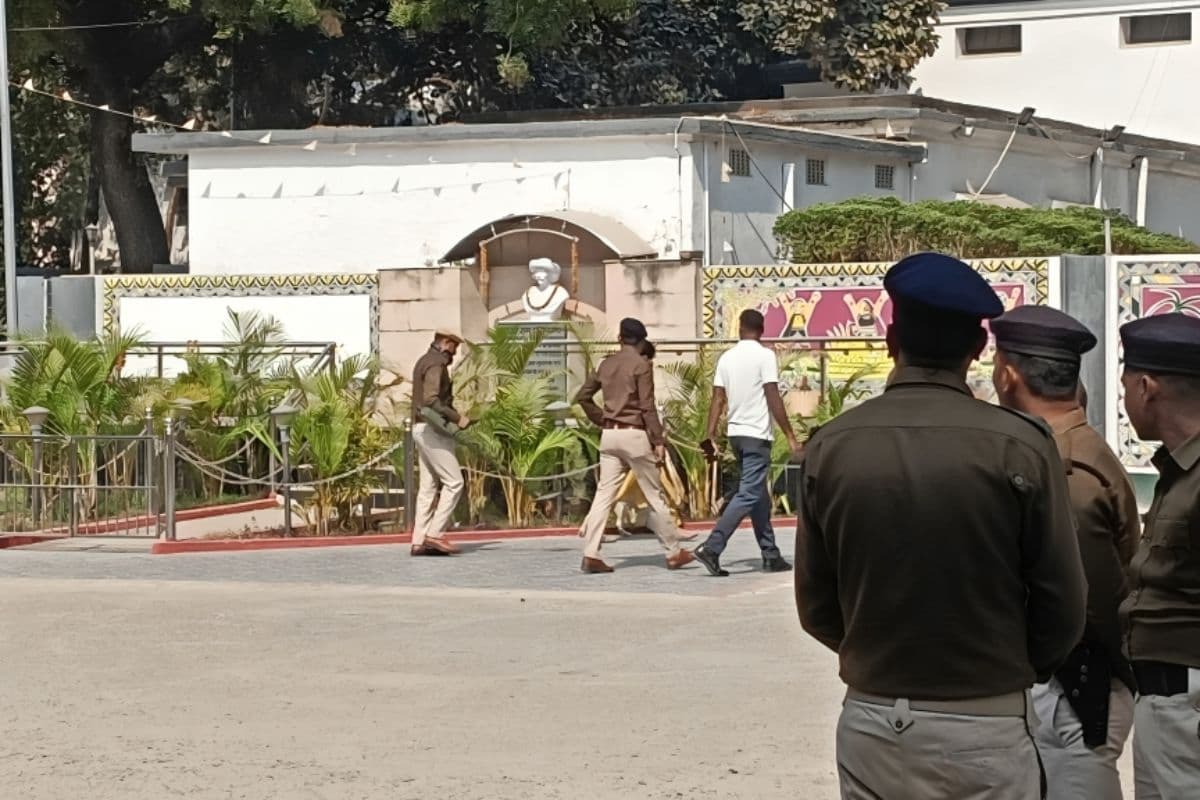 भागलपुर कलेक्ट्रेट को बम से उड़ाने की धमकी,प्रशासन अलर्ट, चप्पे-चप्पे की हो रही तलाशी