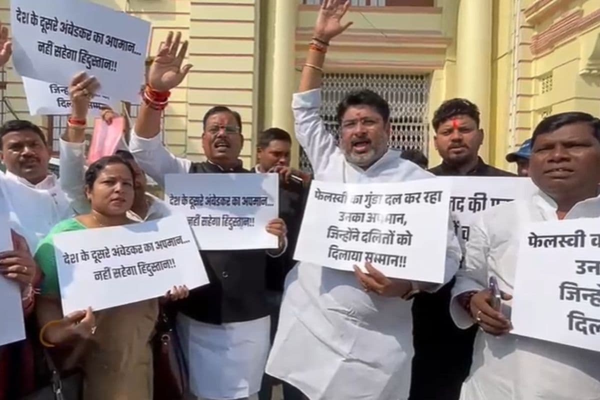 रामविलास पासवान को बेचारा कहने पर सदन में बवाल, विधायक बोले- तेजस्वी यादव माफी मांगे रामविलास पासवान को बेचारा कहने पर सदन में बवाल, विधायक बोले- तेजस्वी यादव माफी मांगे
