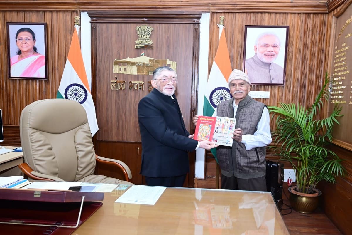 गुप्तेश्वर नाथ दुबे की दो पुस्तकों का विमोचन, राज्यपाल ने किया लोकार्पण