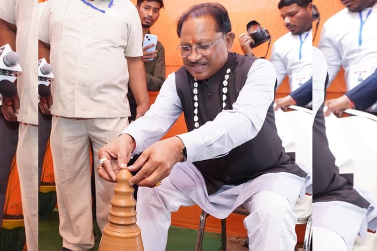 Chhattisgarh News: सीएम साय का दिखा माटी से जुड़ाव, चाक पर गढ़ा दीया, शिल्पकारों का बढ़ाया उत्साह