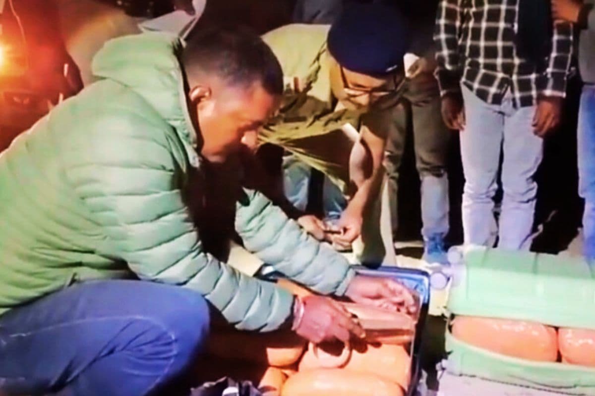 रायगंज में 3.5 करोड़ की हेरोईन और नदिया में 54 किलो गांजा जब्त, 5 गिरफ्तार