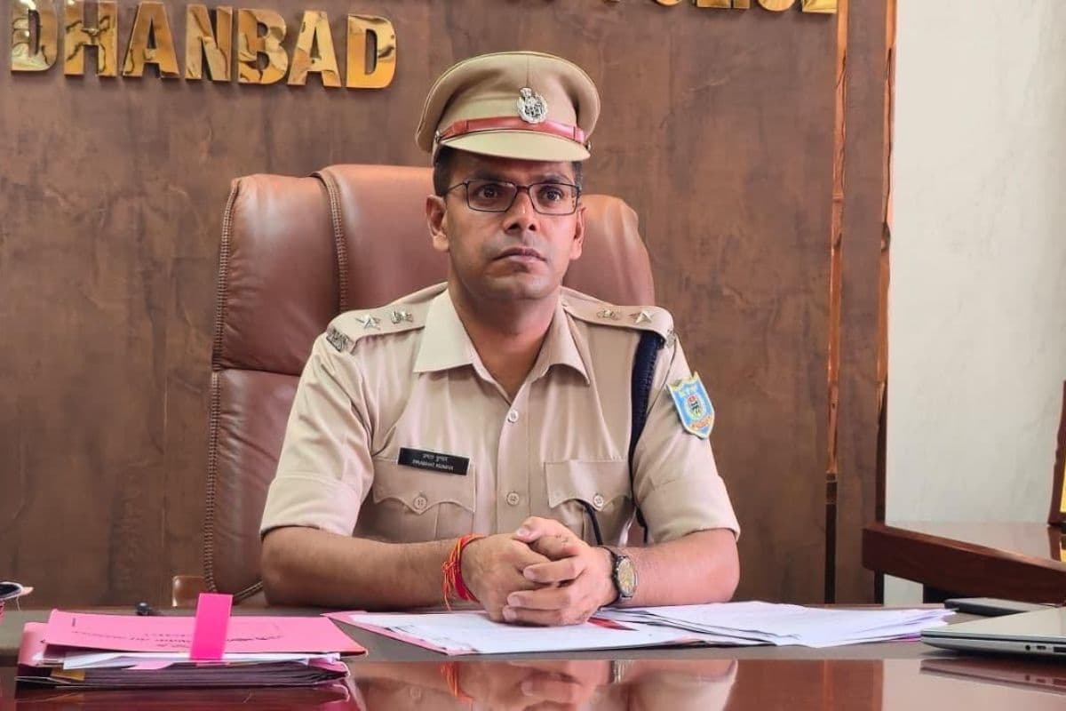 धनबाद में बच्चा चोरी की अफवाह में कानून हाथ में लिया तो जाएंगे जेल, मॉब लिंचिंग पर SSP की दो टूक धनबाद में बच्चा चोरी की अफवाह में कानून हाथ में लिया तो जाएंगे जेल, मॉब लिंचिंग पर SSP की दो टूक
