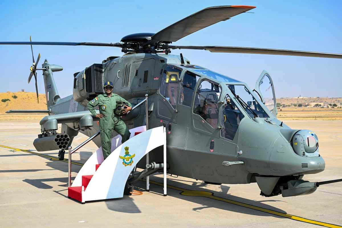 Droupadi Murmu Stands Beside Helicopter Prachand