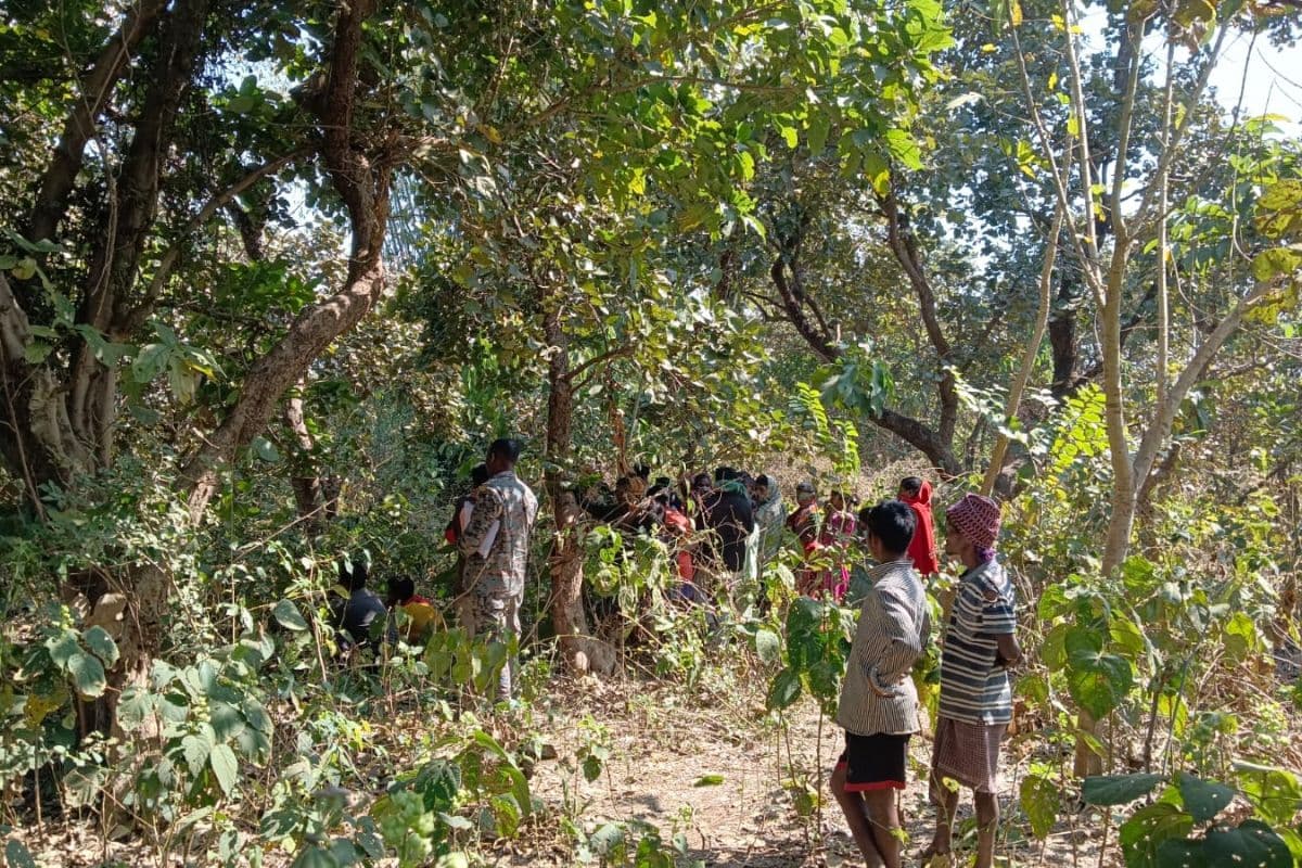 Dumka: मानसिक तनाव से परेशान अधेड़ ने फांसी लगाकर दी जान Dumka: मानसिक तनाव से परेशान अधेड़ ने फांसी लगाकर दी जान