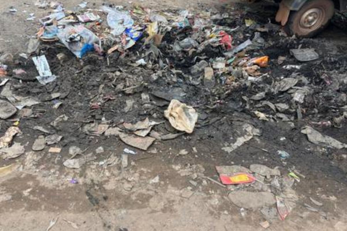 सिस्टम फेल, जनता बेहाल : नरक बना गुमला का घाघरा प्रखंड, सड़कें बनी तालाब, मुख्य चौक पर पसरी गंदगी