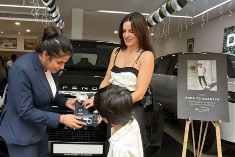 हार्दिक पांड्या ने बेटे को गिफ्ट की 4 करोड़ की कार, एक्स वाइफ नताशा भी दिखीं