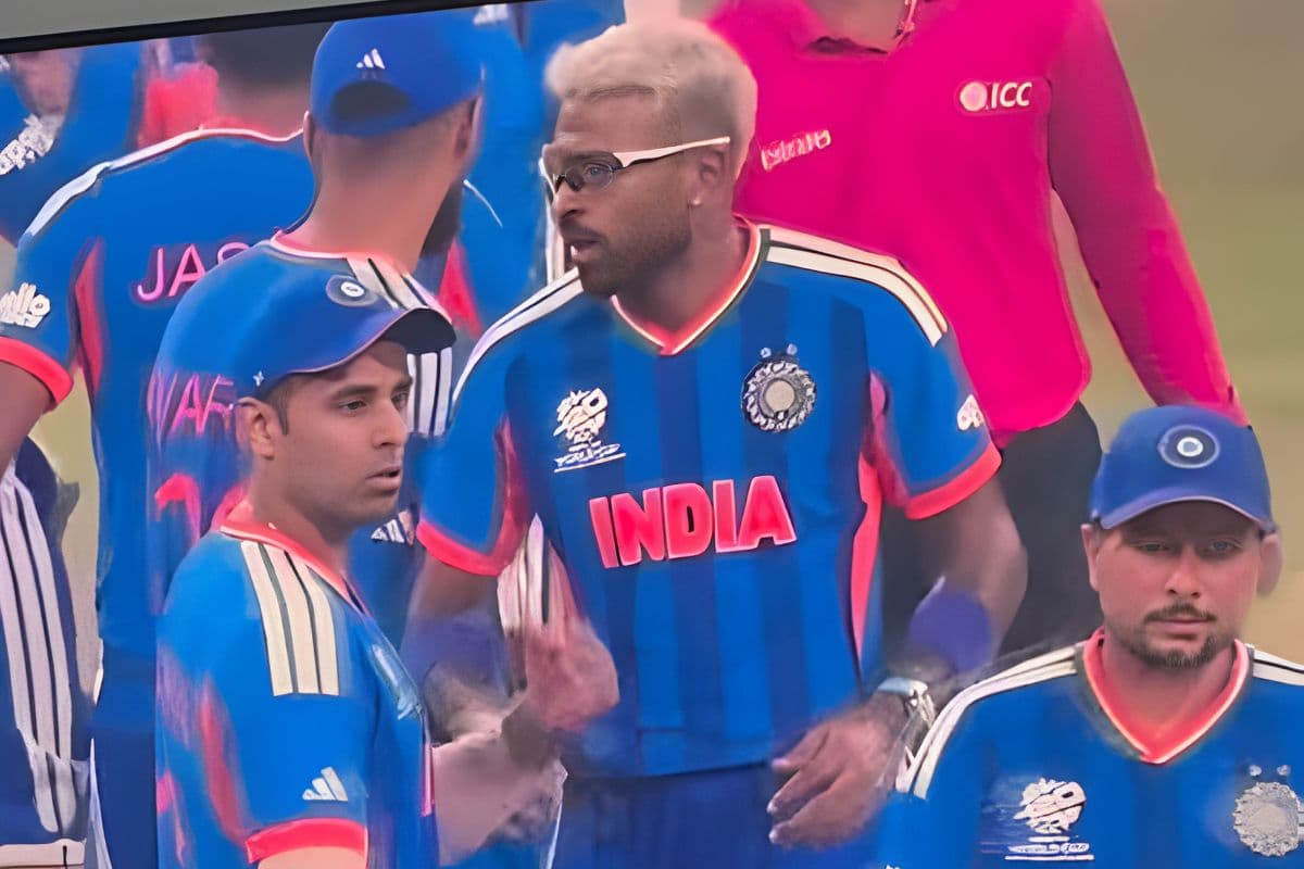 T20 World Cup: पाकिस्तान को चटाई धूल, पर कुलदीप से भिड़ गए सूर्या-हार्दिक; वीडियो वायरल T20 World Cup: पाकिस्तान को चटाई धूल, पर कुलदीप से भिड़ गए सूर्या-हार्दिक; वीडियो वायरल