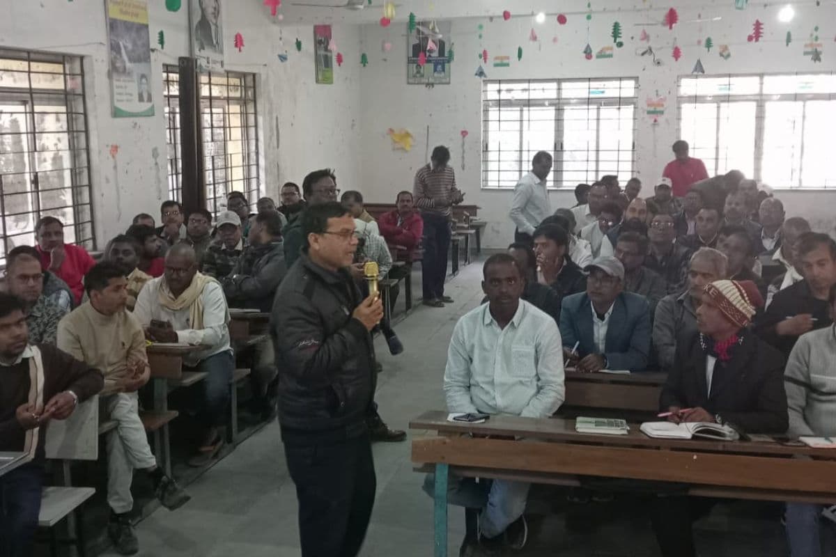 मिशन 100% अटेंडेंस: हजारीबाग के 1800 स्कूलों के लिए DEO का कड़ा निर्देश- 'एक भी बच्चा स्कूल से न रहे बाहर'