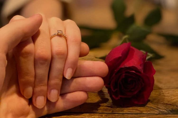 Valentines Day Special Ideas: बिना महंगे गिफ्ट के भी ऐसे जीतें पार्टनर का दिल