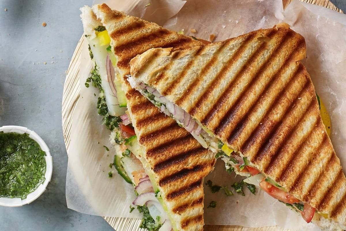 How to make street style chutney sandwich at home