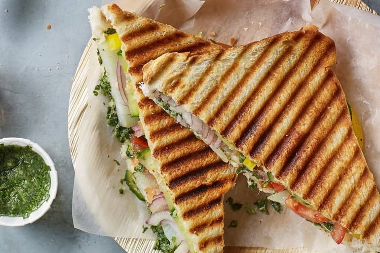 10 मिनट में बनाएं वायरल चटनी सैंडविच, हर बाइट में मिलेगा असली स्ट्रीट स्टाइल स्वाद