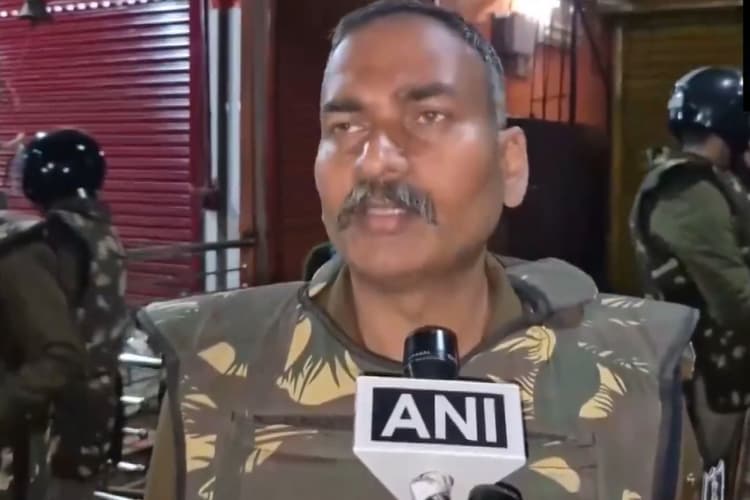 जबलपुर में दो पक्षों में पथराव, मंत्री विश्वास सारंग ने कहा- मस्जिद की छत से पत्थर फेंके गए