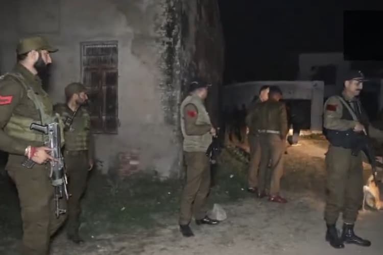 जम्मू के ऑब्जर्वेशन होम से 2 पाकिस्तानी समेत 3 कैदी फरार, पुलिस पर फायरिंग कर भागे